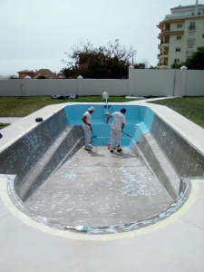 Trabajos de recubrimiento de piscina